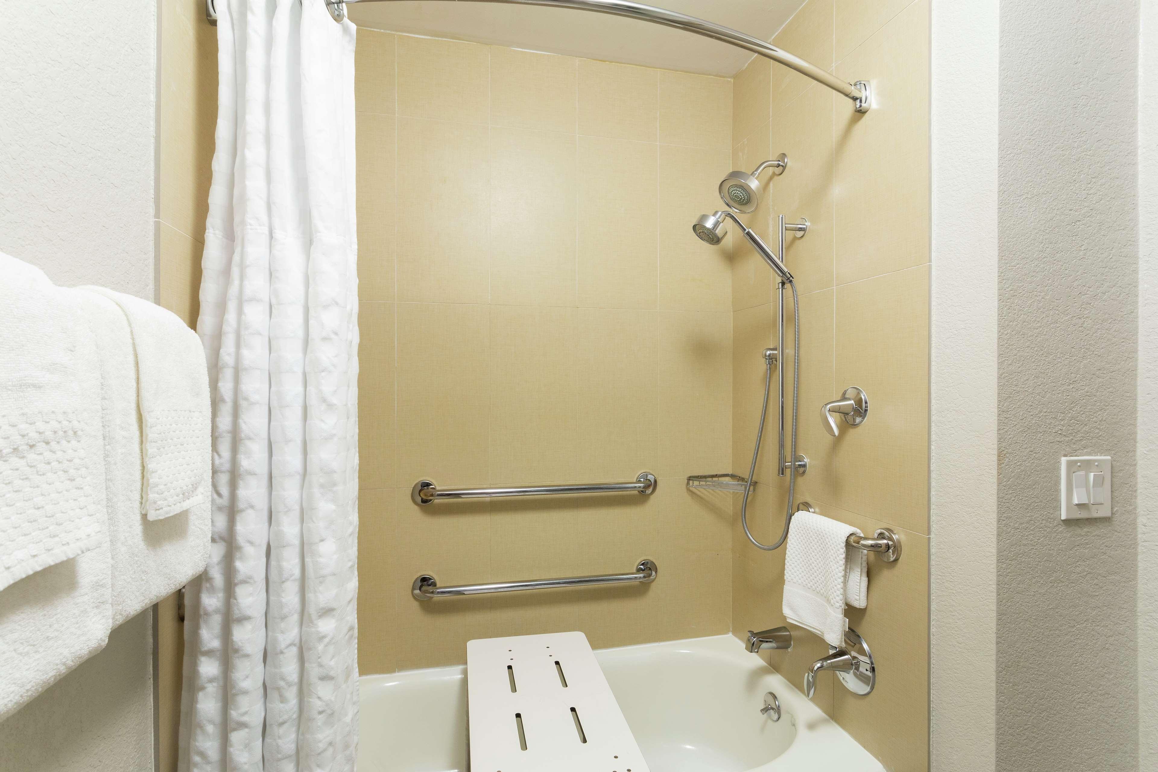 Doubletree By Hilton Orlando East - Ucf Area Hotel Alafaya Exterior photo
